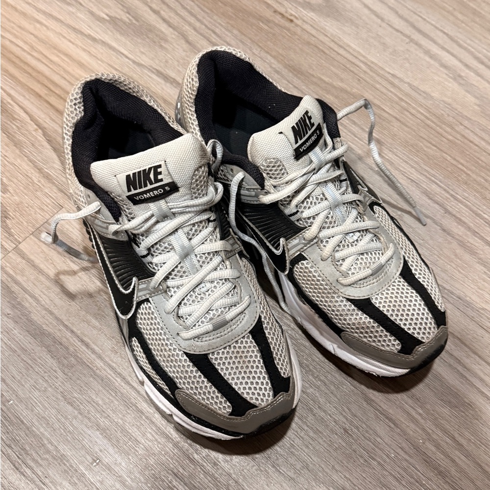 Nike Vomero 5 Gray and Black Sneakers